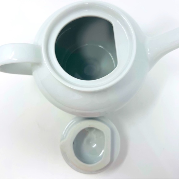 Tea Pot Classic French White Small Steam Hole in Lid 6” H Excellent Condition - Picture 7 of 10